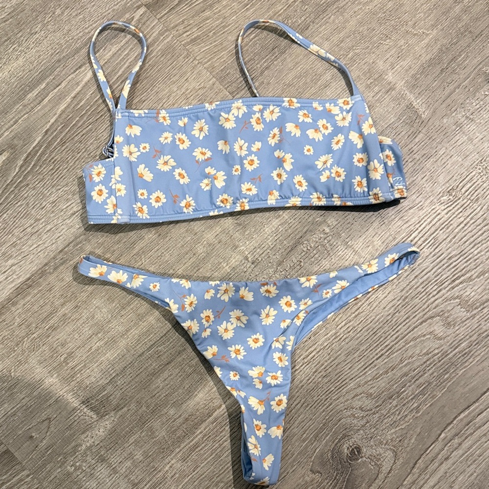 Billabong Floral Bikini Set in Blue and White xs